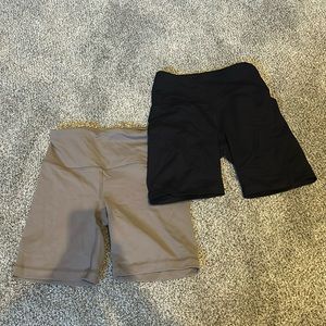 A 2 for 1 biker short spandex size XS